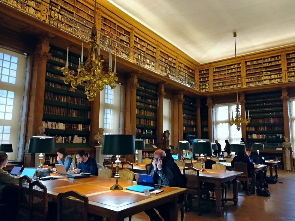 People reading inside Bibliotheque Mazarine. 